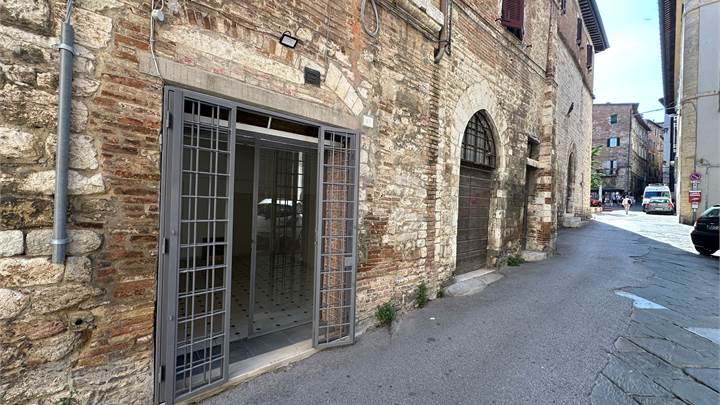 Commercial Premises / Showrooms for sale in Perugia